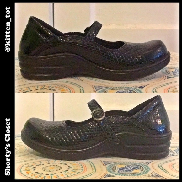 DONATED! EUC comfy black Mary Janes - Picture 3 of 3